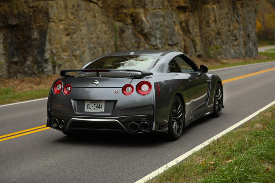  Nissan GT-R Pure (R35) 2017 года  (NA) (фото 10 из 21)